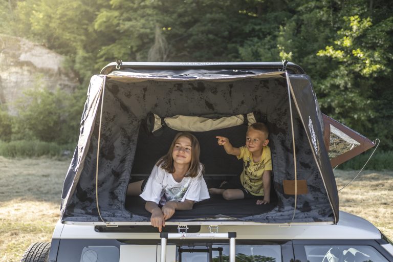 nejlepší střešní stan, camping, stan na auto, autostan, kempování v autě